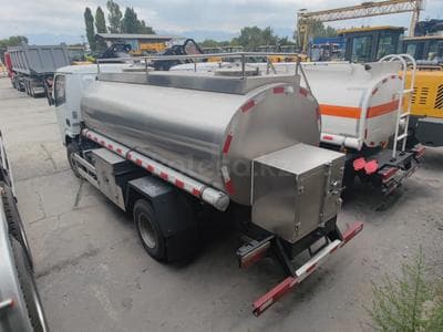 Dongfeng 5 кубов цистерну для перевозки питьевой воды и пищевых жидкостей