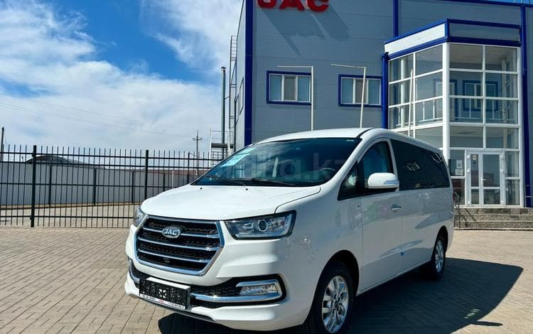 JAC M4 8 + 1