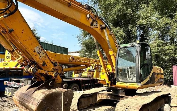 JCB JS220