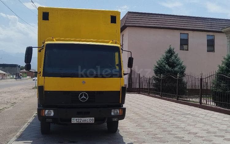 Mercedes-Benz 814