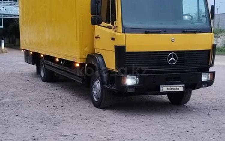 Mercedes-Benz 814