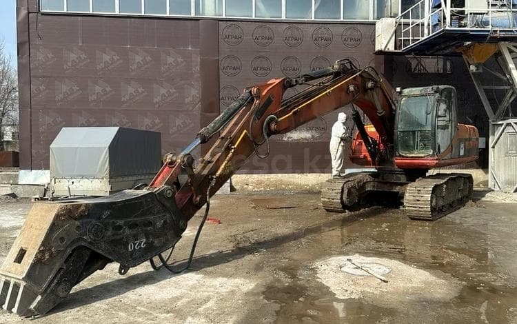JCB Гусеничный экскаватор JCB JS 200