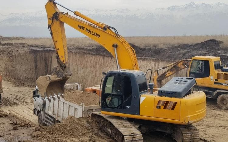 New Holland E215B