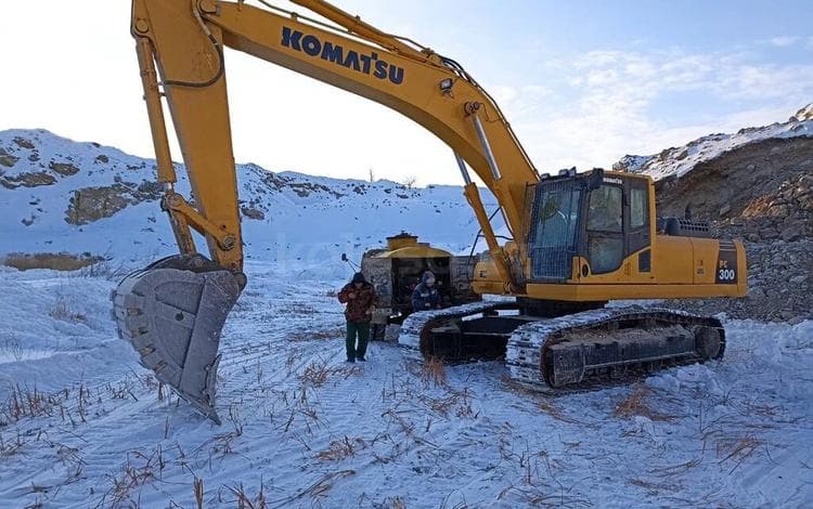 Komatsu PC300-8M0