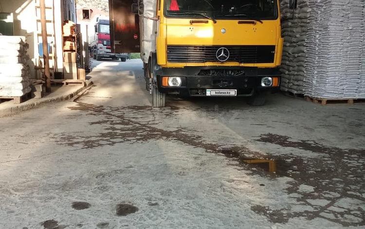 Mercedes-Benz 1320