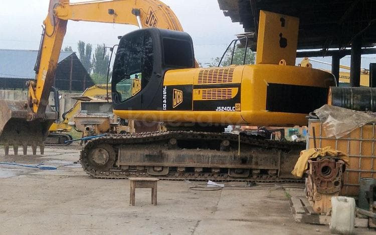 JCB JS240