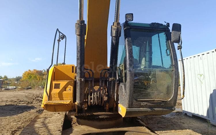 JCB JS200W