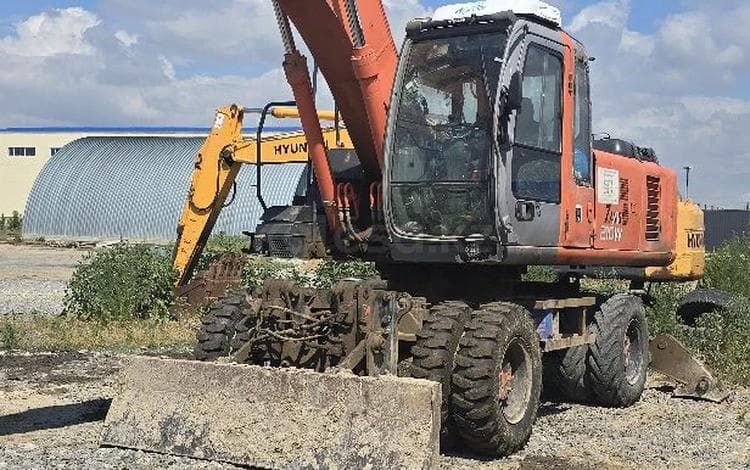 Hitachi ZX210