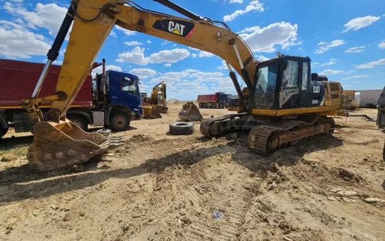 Caterpillar 325