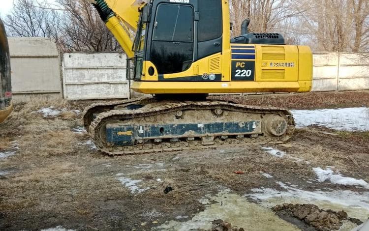 Komatsu PC220-8