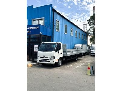 Hino 300 бортовой